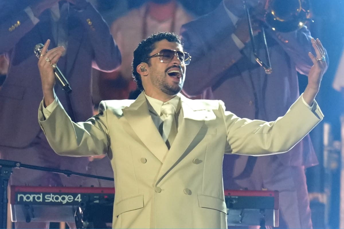 Evacúan concierto de Bad Bunny por lluvia y granizo