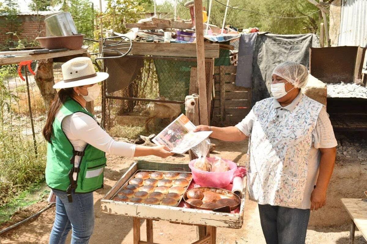Atiende alcaldesa a familias del área rural