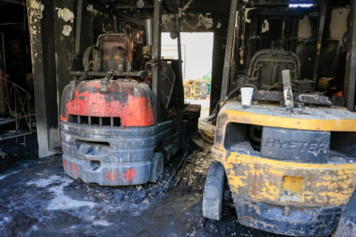 Voraz incendio consume almacén en el mercado Braulio Maldonado