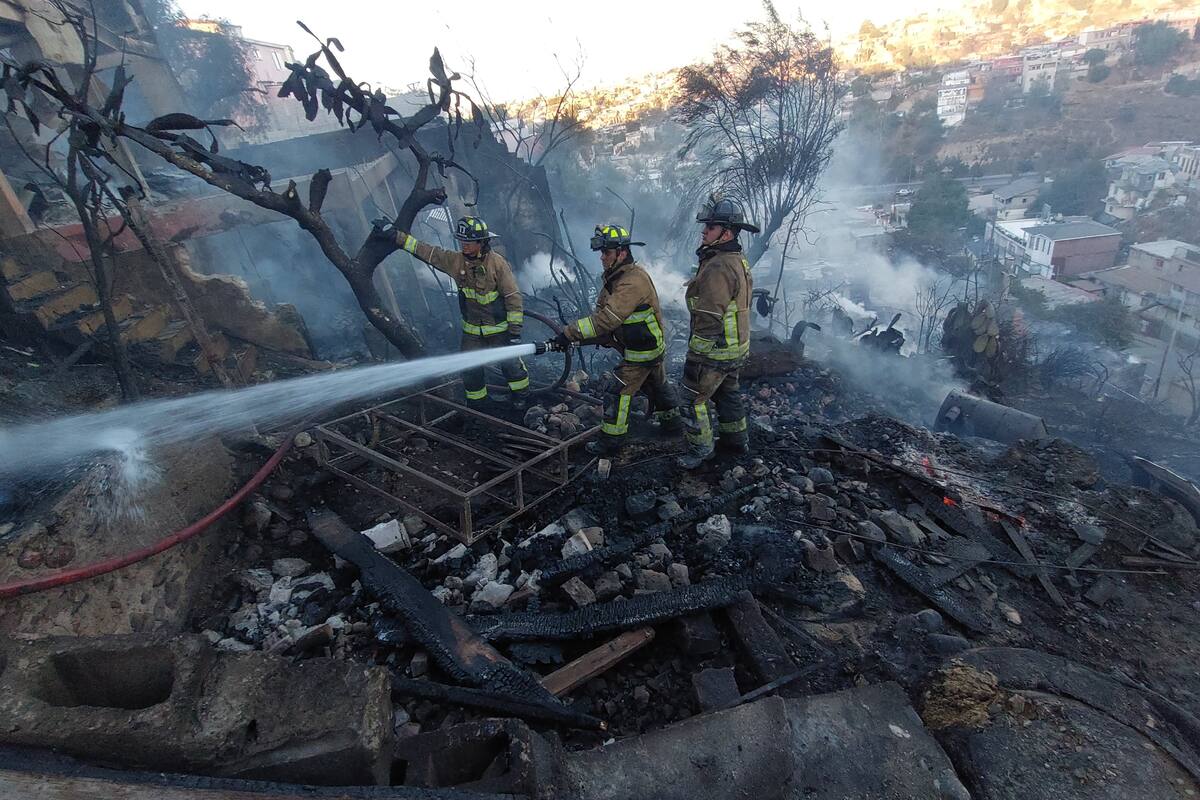 Incendio afecta 12 viviendas en Santa Julia