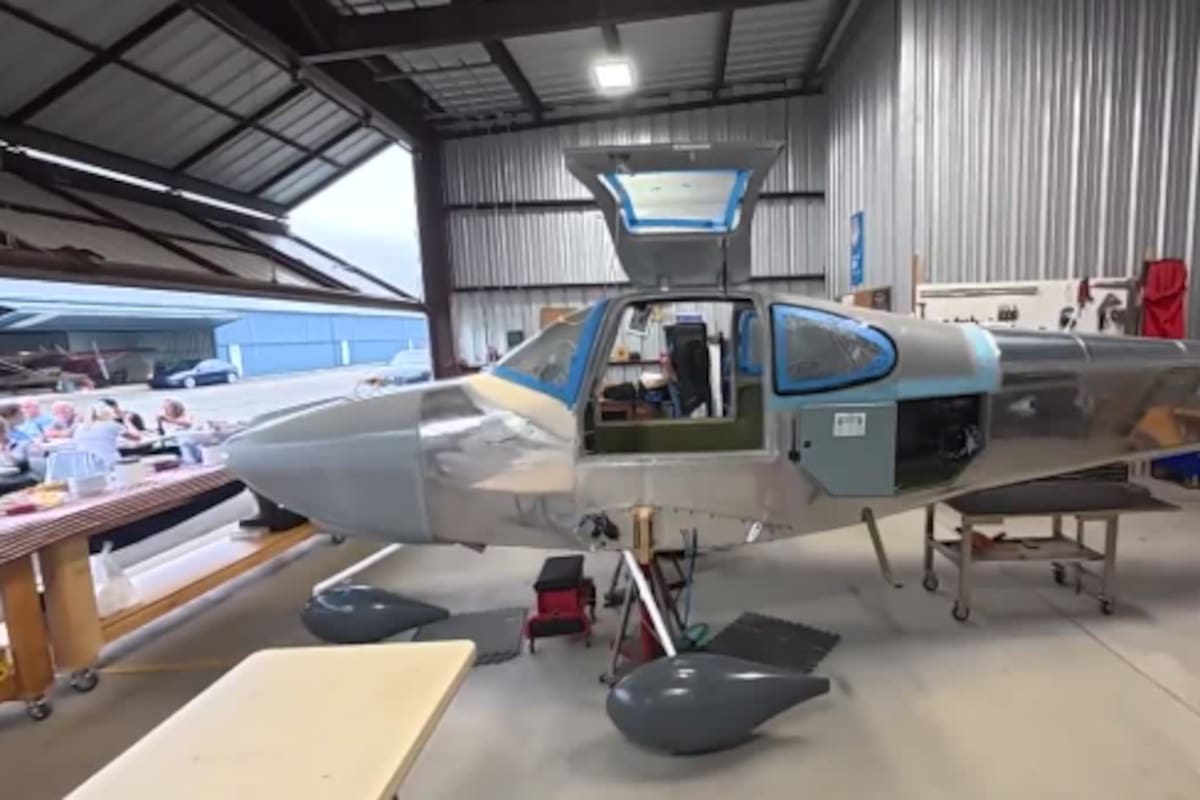 El “Aeroplano Imposible”: ingenieros de Nueva Jersey construyen un avión personalizado para una piloto que vuela con los pies