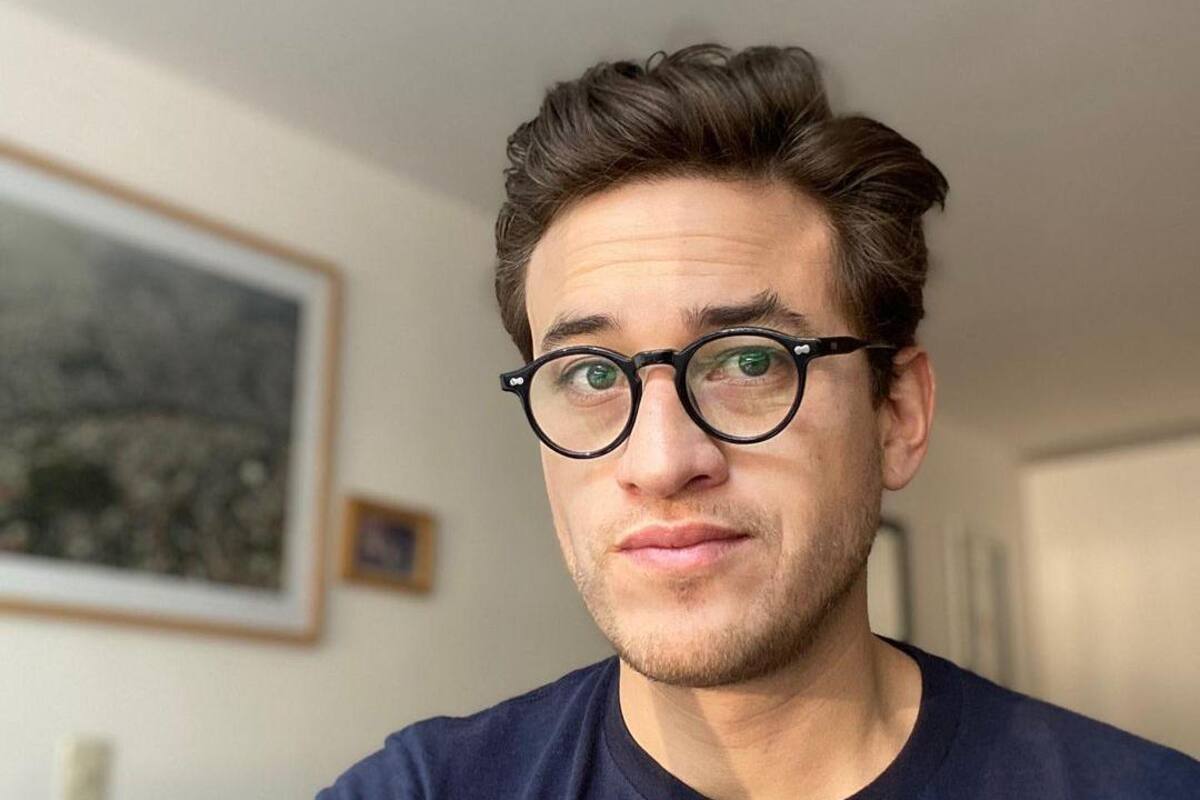Venden fotos subidas de tono entre Nacho Lozano y otro hombre, señalan