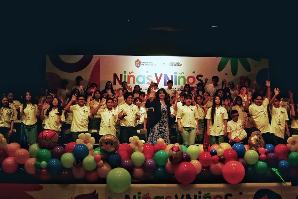 Toman protesta a 57 niñas y niños como funcionarios municipales por un día en Mexicali