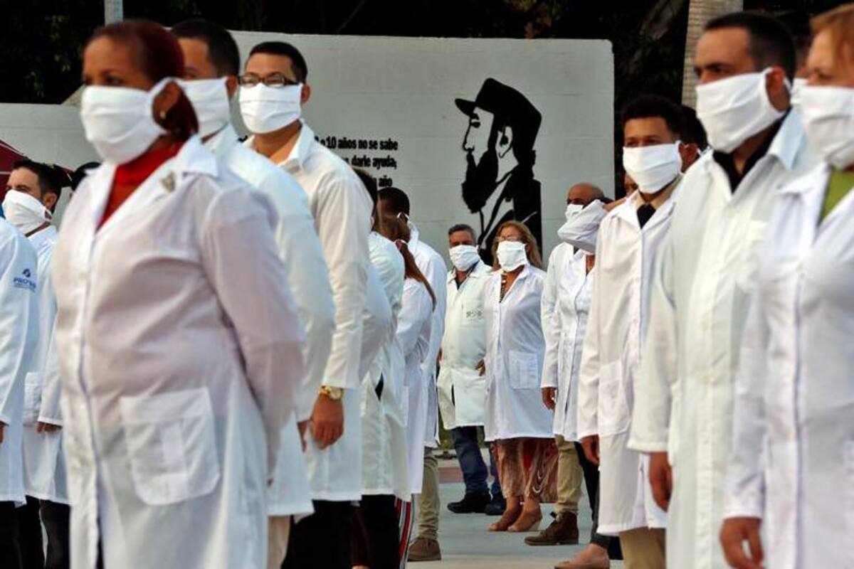 La medicina cubana, una forma de comercio que recibió denuncias por "esclavitud"