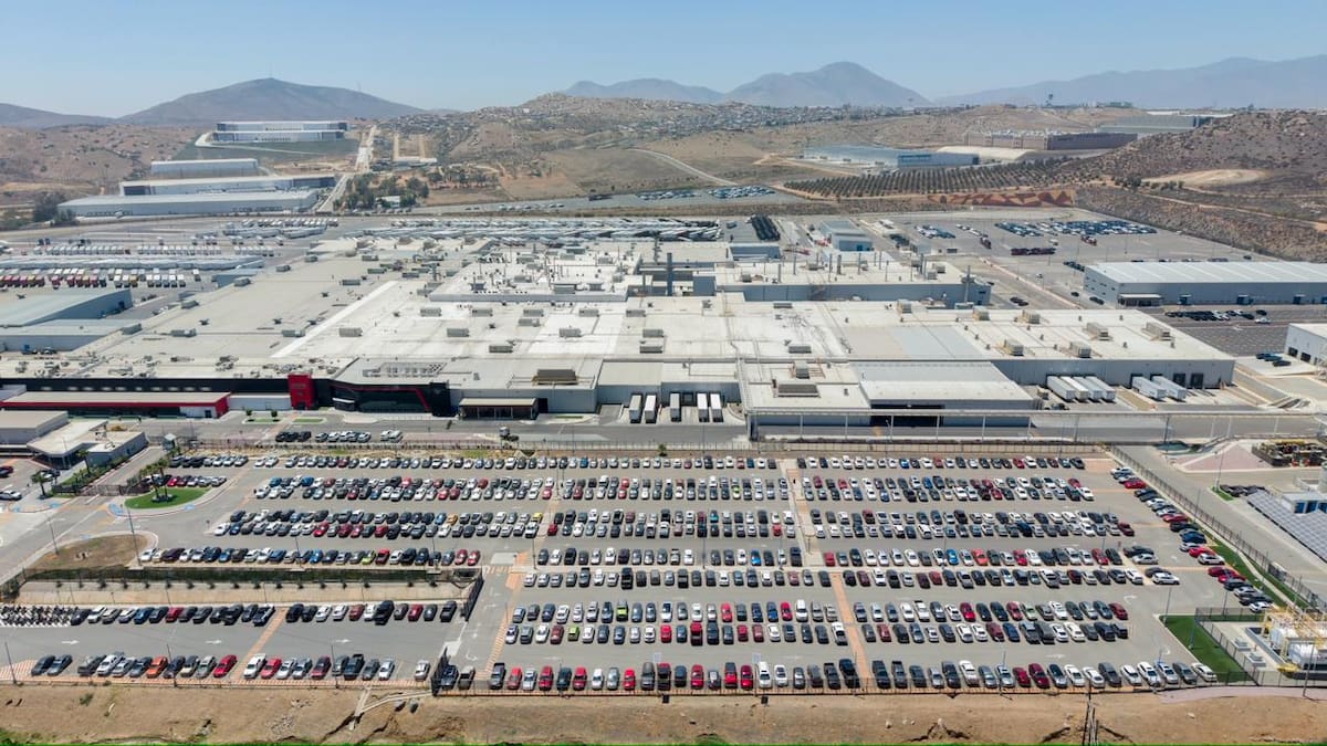 Trump celebra que Toyota lleve una línea de producción a EE. UU.; Baja California asegura que los empleos no están en riesgo.
Fotos:Border Zoom.