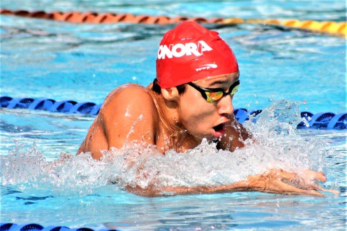 Seis preseas en la alberca