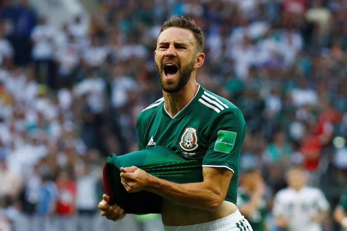 Miguel Layún se encuentra con Jurgen Klopp