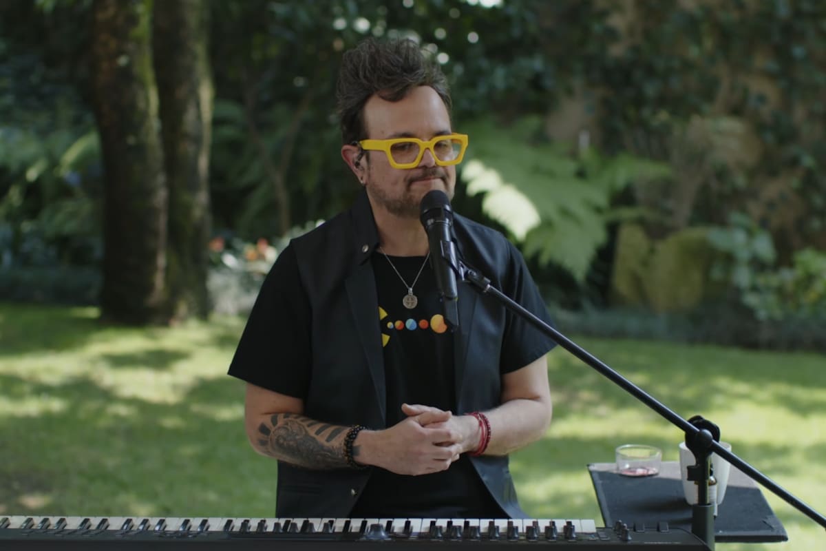 La canción con la que Aleks Syntek confesó que se había separado de su esposa: “No logramos estar juntos”