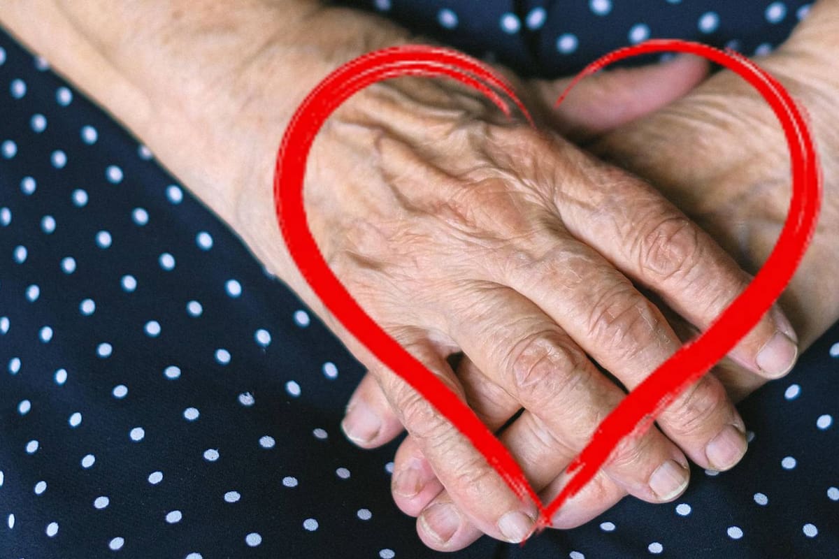 ¡San Valentín! Bárbara y Ernie, la historia de amor de dos abuelitos de 102 y 90 años que se conocieron juntaron hace dos años y ahora son inseparables