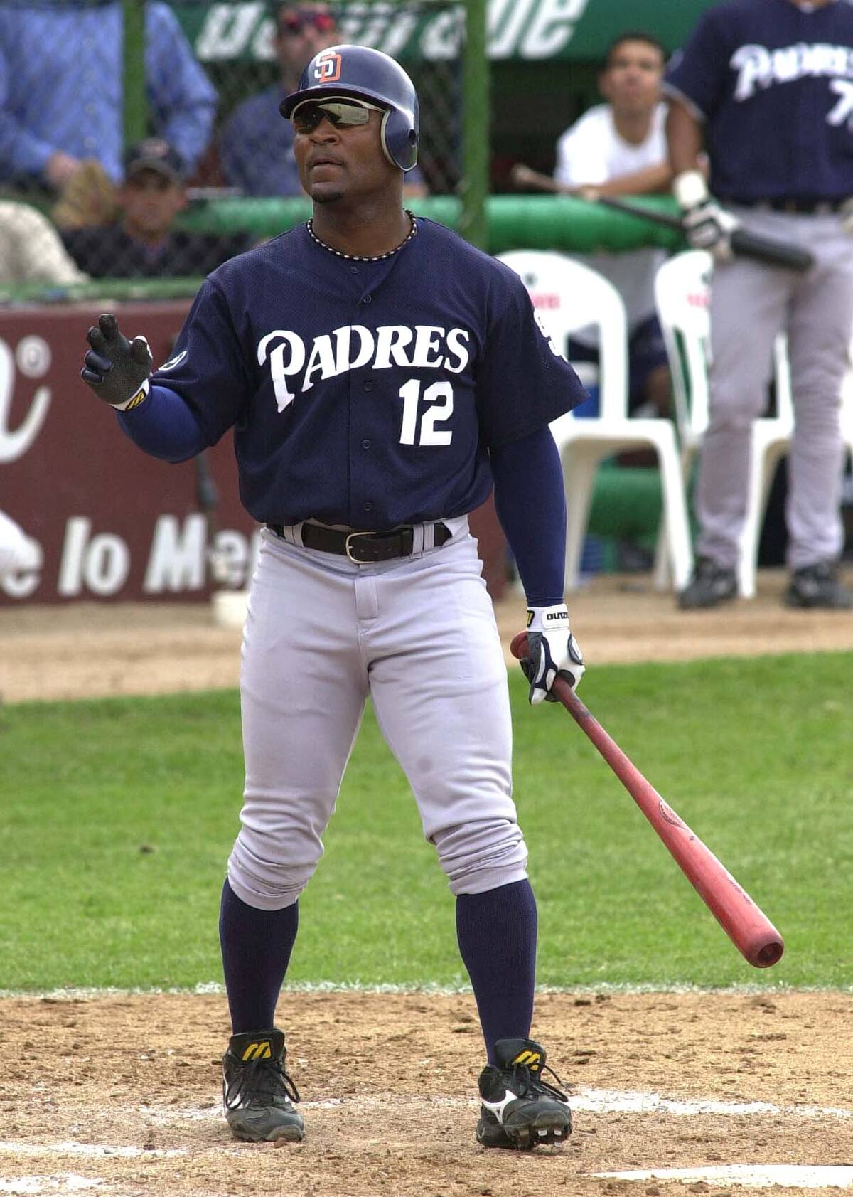 Hubbard tomando turno al bat con los Padres de San Diego en un juego del Spring Training 2002 en el Estadio 'Héctor Espino'.