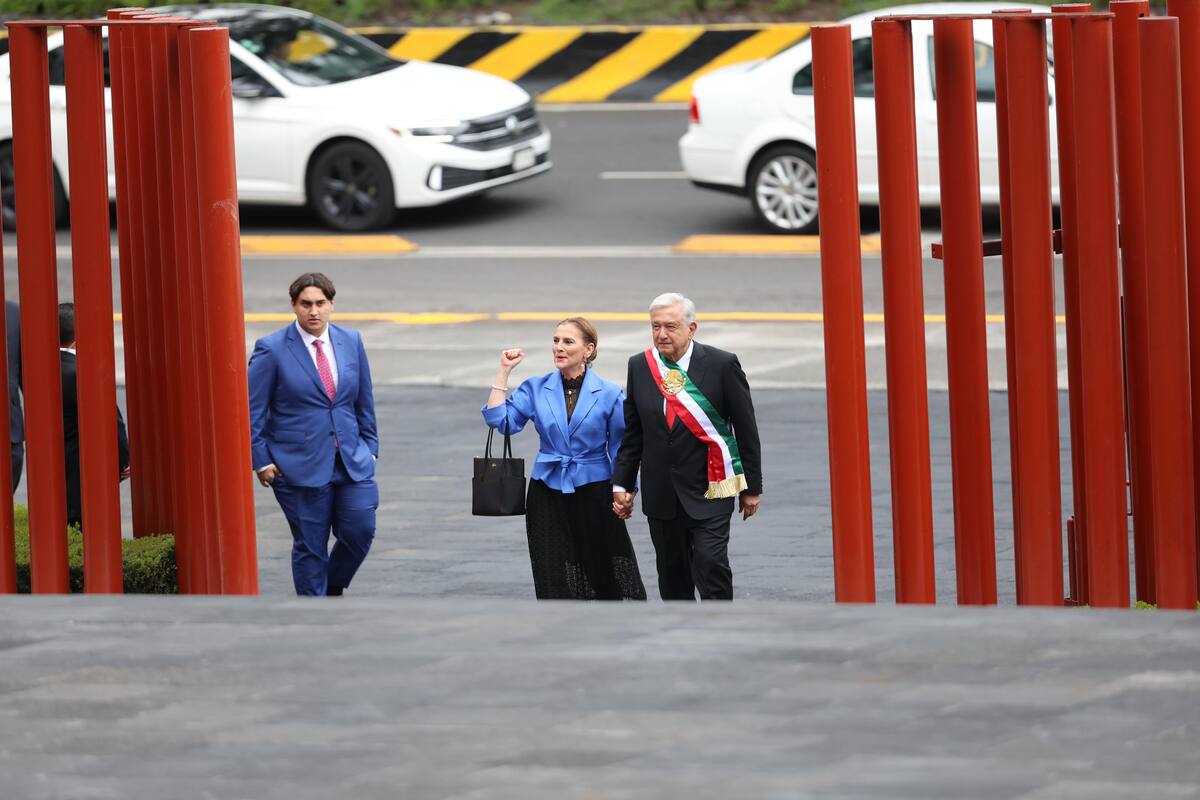 AMLO fue acompañado por su esposa Beatriz Gutiérrez a la investidura de Claudia Sheinbaum. | Crédito: Abdiel Ortega