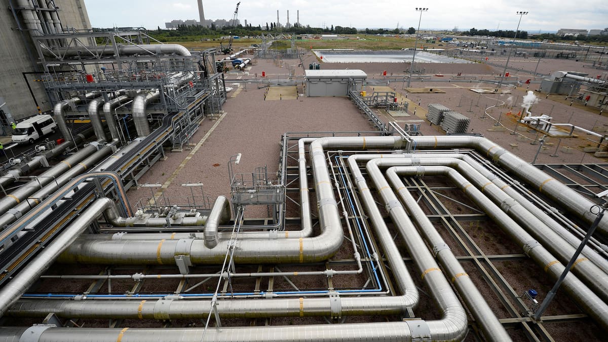 Alaska busca construir un gasoducto de más de mil 300 kilómetros para vender gas natural a Estados Unidos y otros países, pero la falta de compradores, los riesgos financieros y las posibles afectaciones ambientales mantienen en duda un proyecto que Donald Trump impulsa en plena disputa por el Senado