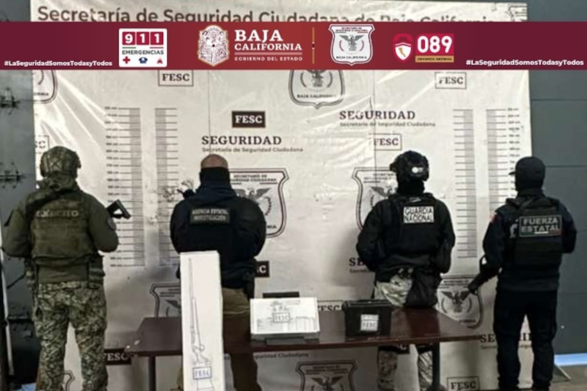 Aseguran armas y equipo táctico en Tecate