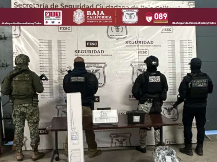 Aseguran armas y equipo táctico en Tecate