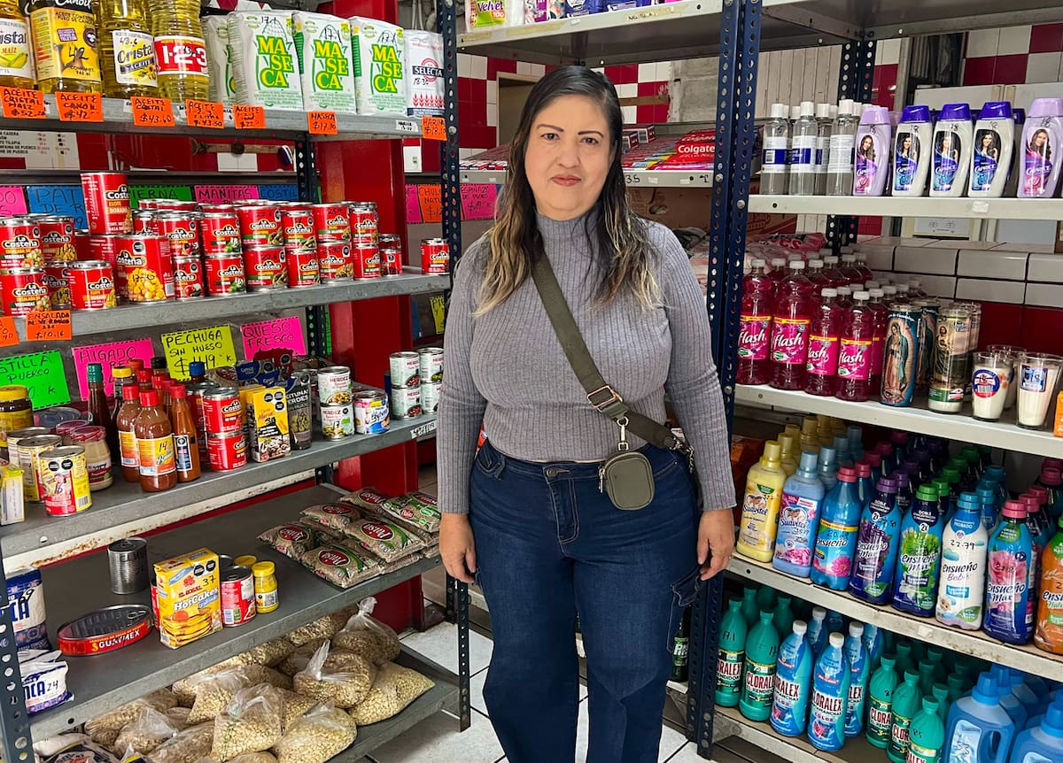 Blanca Viridiana Lara, de 50 años, encargada de la Tienda del Bienestar.