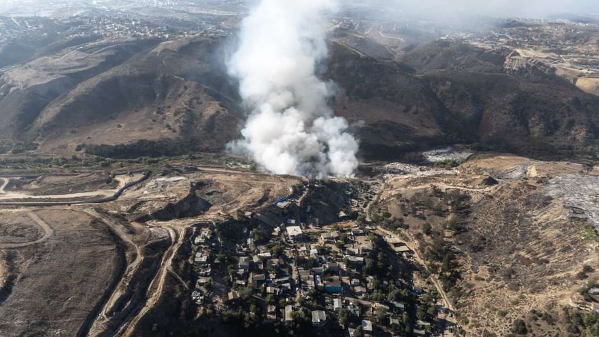 Un basurero clandestino de Salvatierra volvió a incendiarse durante la madrugada. Foto: Border Zoom