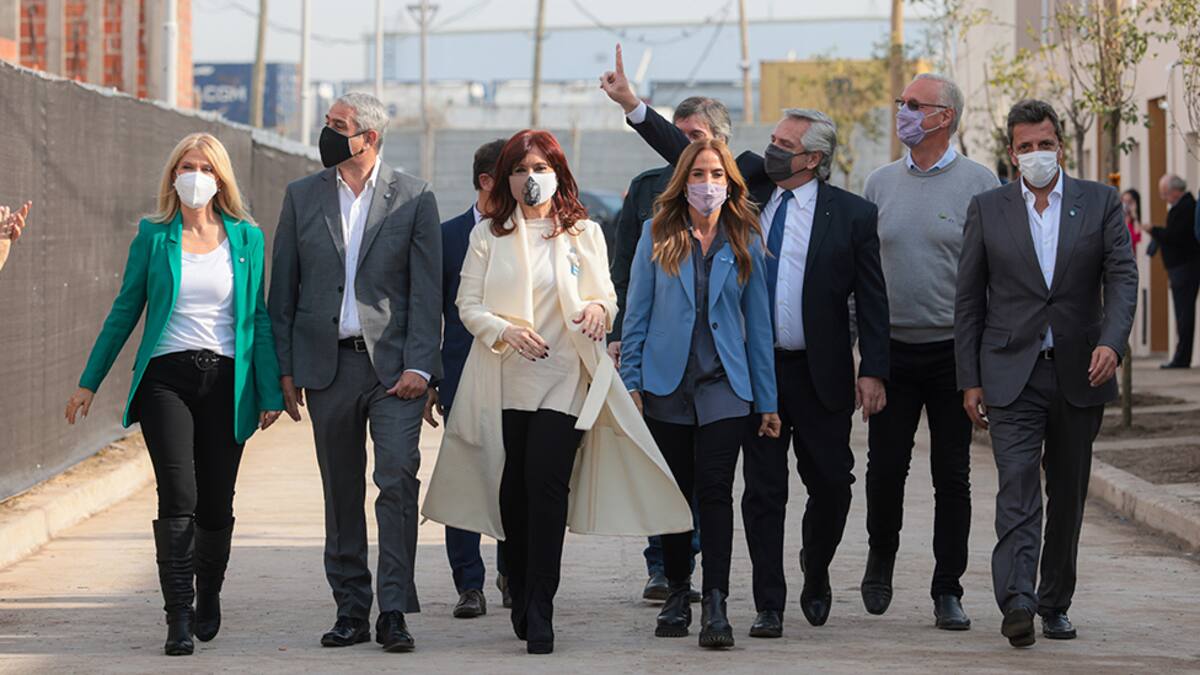 epa09418418 The President of Argentina Alberto Fernandez (3R), and the vice President of Argentina Cristina Fernandez (C), participate in an act with other party colleagues, in Buenos Aires, Argentina, 17 August 2021. Cristina Fernandez, came out to support President Alberto Fernandez after the scandal unleashed by photos of the first lady's birthday party in the midst of the pandemic and lockdown, for which the opposition is promoting a political trial in the middle of the electoral campaign. EPA/ESTEBAN COLLAZO