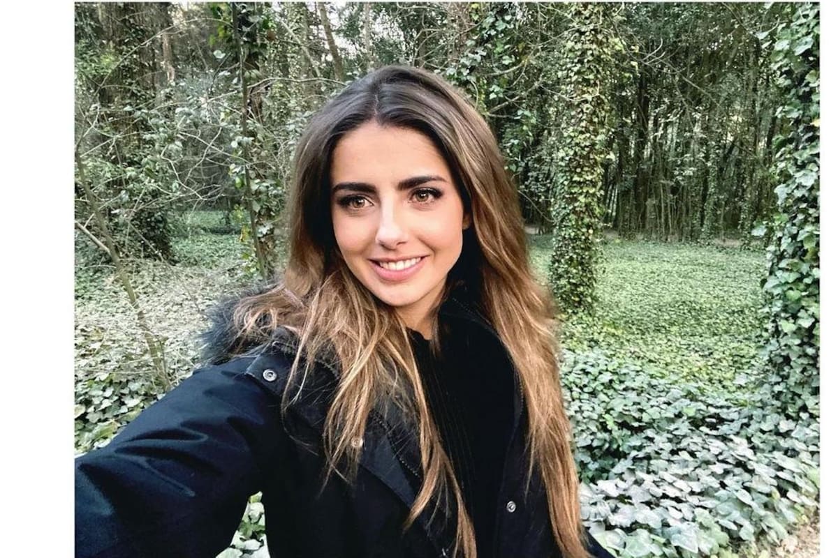 Michelle Renaud muestra atributos en traje de baño