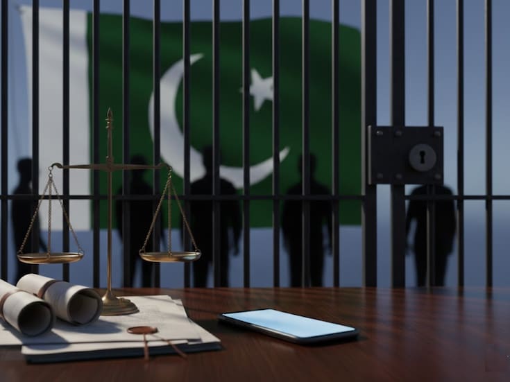 Pakistán condena a abogados de derechos humanos a 17 años de prisión por publicaciones en redes sociales