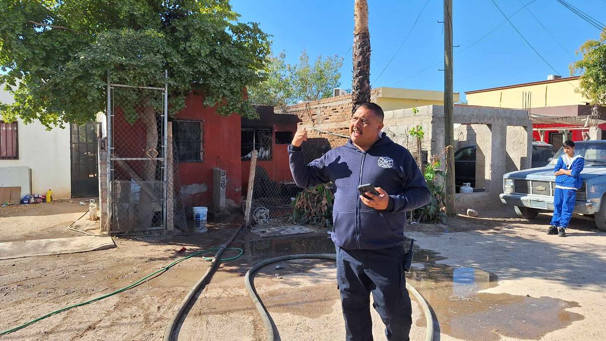 Incendio consume vivienda en la colonia Luis Donaldo Colosio