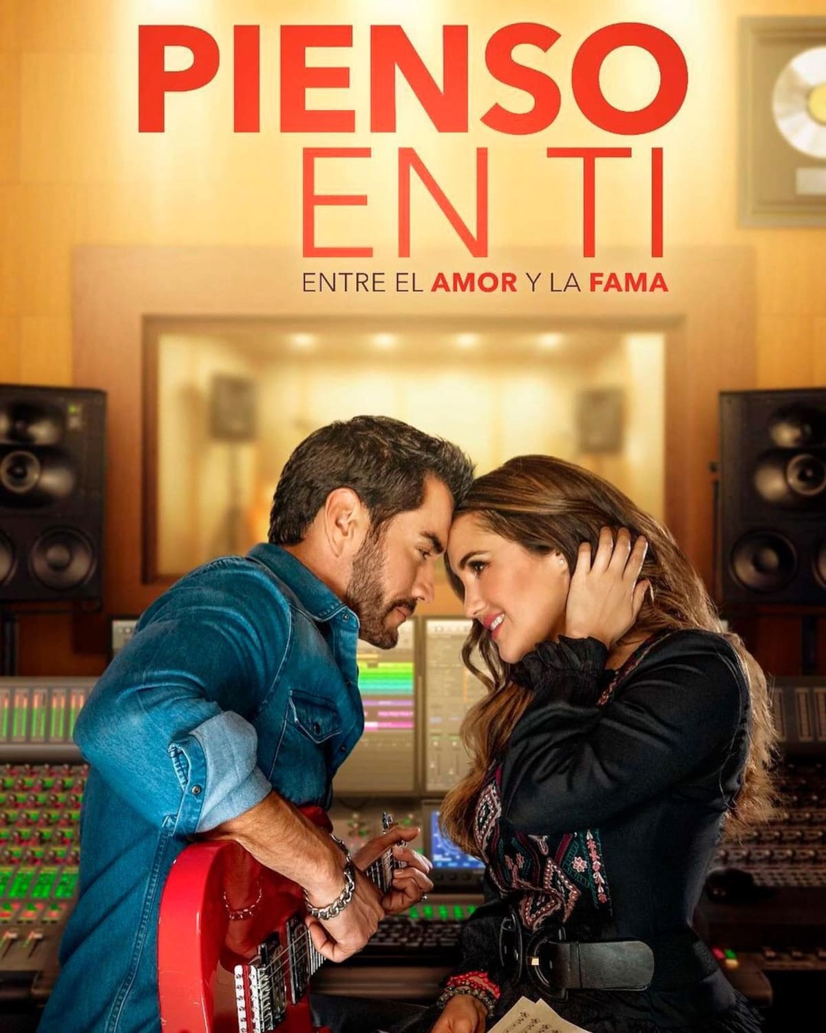 Dulce María y David Zepeda en 'Pienso En Ti'