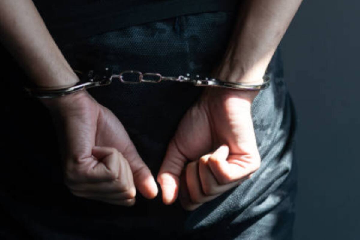 Arrestan a jóvenes por posesión de narcóticos y agresión a un hombre de la tercera edad