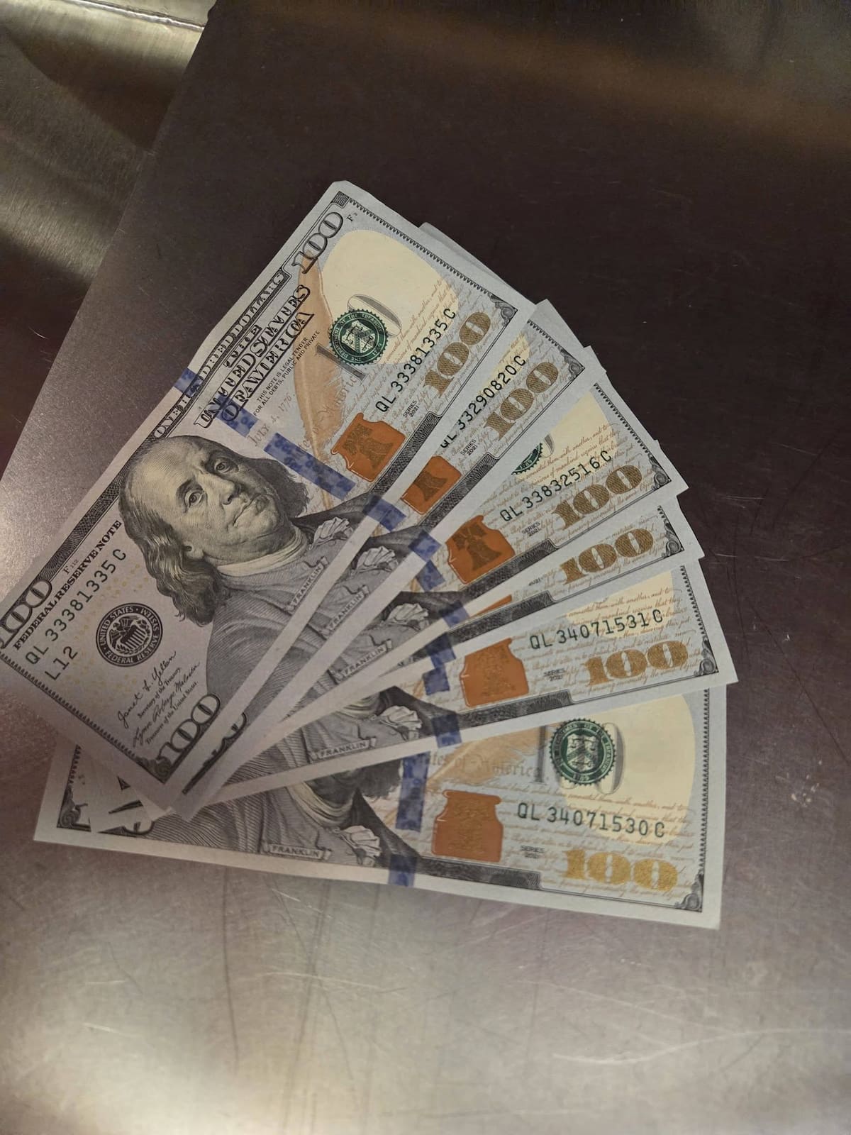 Los dólares que Taylor Swift dio a su fan.