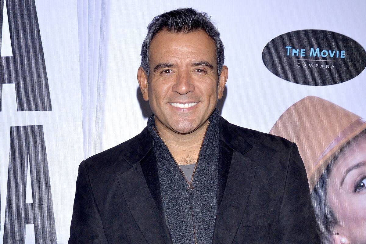 Asegura Héctor Sandarti que tiene varias ofertas de trabajo