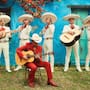 ¿Bruno Mars se vuelve latino en su nuevo video musical? La impactante razón tras el uso de mariachi en su nuevo video “Risk It All” y el riesgo de su cambio radical de estilo, ¿Es una estrategia comercial o una conexión real con sus raíces?