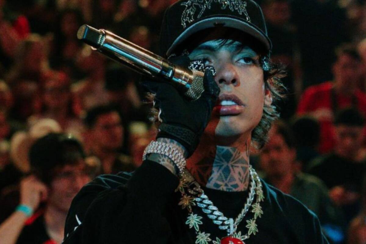 Natanael Cano se lanza en contra de las mujeres con sobrepeso en pleno concierto