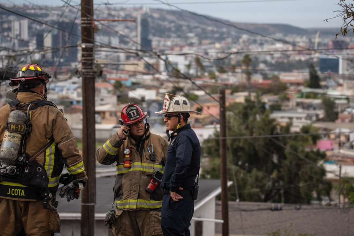 Un incendio dejó como saldo una vivienda consumida en la colonia Del Río, sin que se reportaran personas lesionadas. Foto: Border Zoom