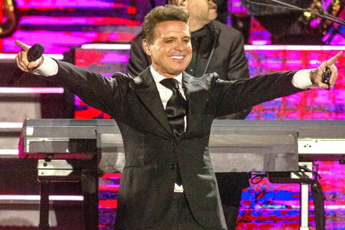 Luis Miguel entra al Billions Club de Spotify con “Ahora te puedes marchar”, tras superar mil millones de reproducciones y consolidarse junto a Bad Bunny y Shakira en la élite latina
