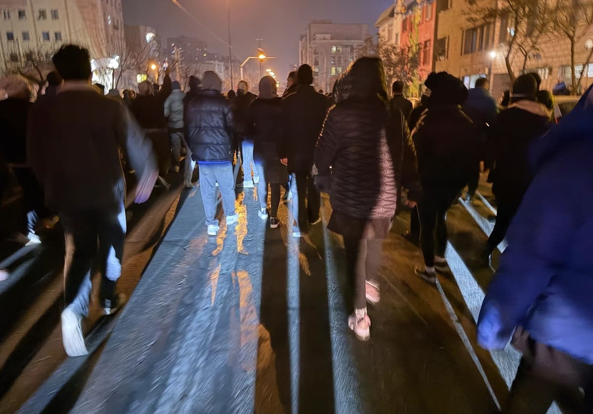 Iraníes asisten a una protesta antigubernamental en Teherán, Irán, el jueves 8 de enero de 2026. (Foto AP)