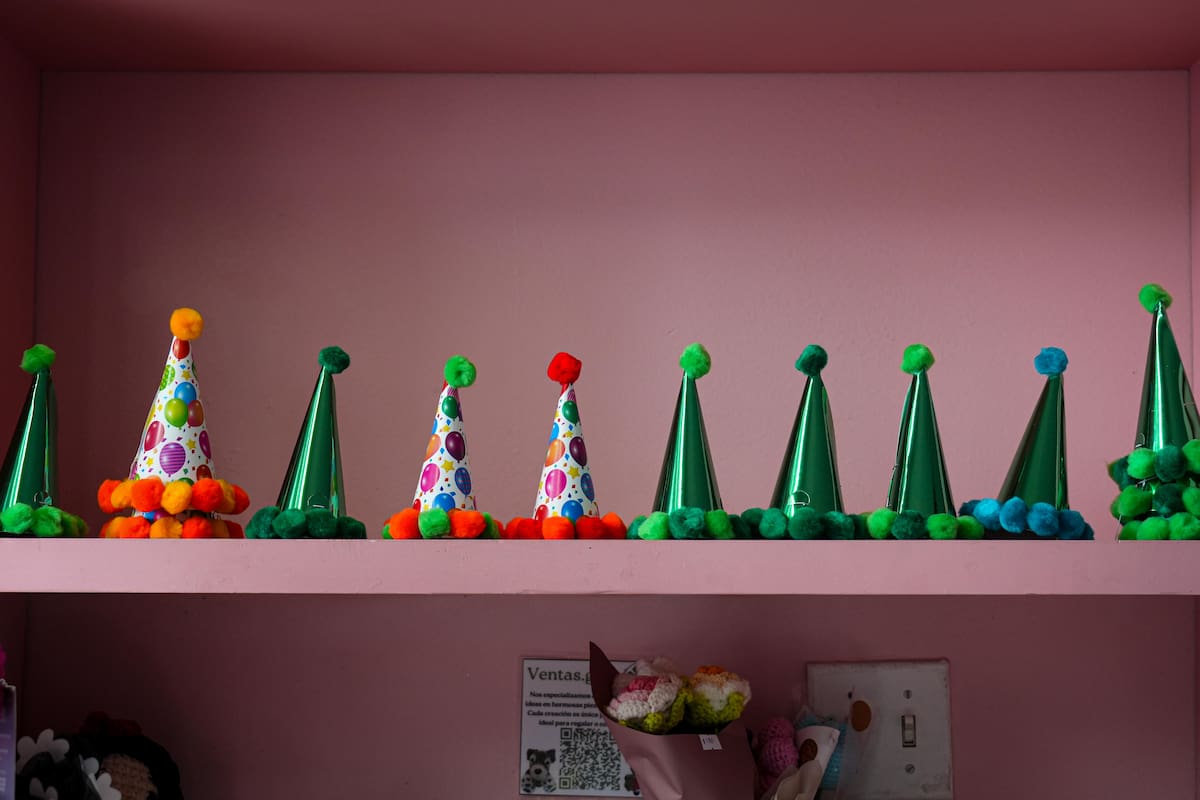 La emprendedora comentó que buscó ofrecer algo más personalizado, donde cada cliente pudiera elegir colores, temáticas y hasta personajes. Foto: Leonardo González