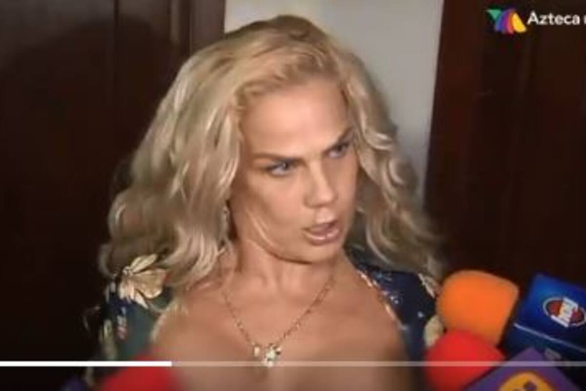 Niurka enseña sus senos al desnudo