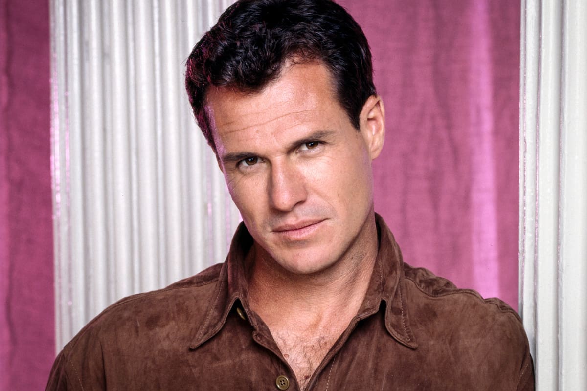 Muere a los 62 años Brad Johnson, estrella de 'Melrose Place' tras complicaciones con Covid