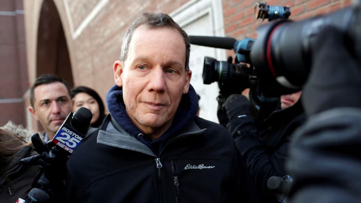 Tras ser condenado en Estados Unidos en 2021, el ex científico de Harvard Charles Lieber ahora dirige en China un laboratorio de implantes cerebrales con apoyo estatal y acceso a investigación avanzada en plena carrera tecnológica global