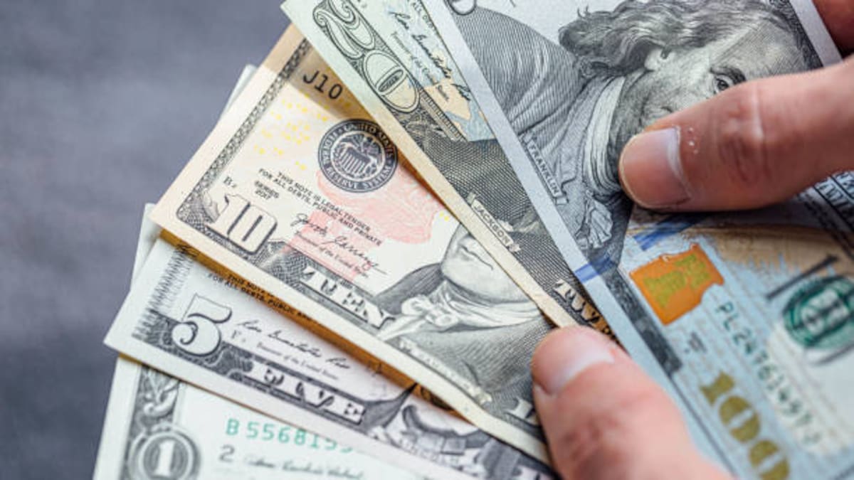 El dólar mantiene ganancias frente al peso y así cotiza el tipo de cambio este sábado 4 de julio de 2026