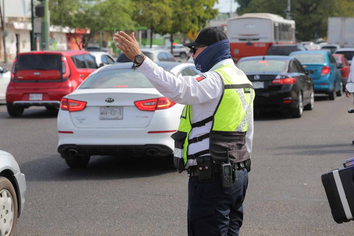 Viudas de Policías Caídos bloquean bulevar Rosales para exigir compensaciones