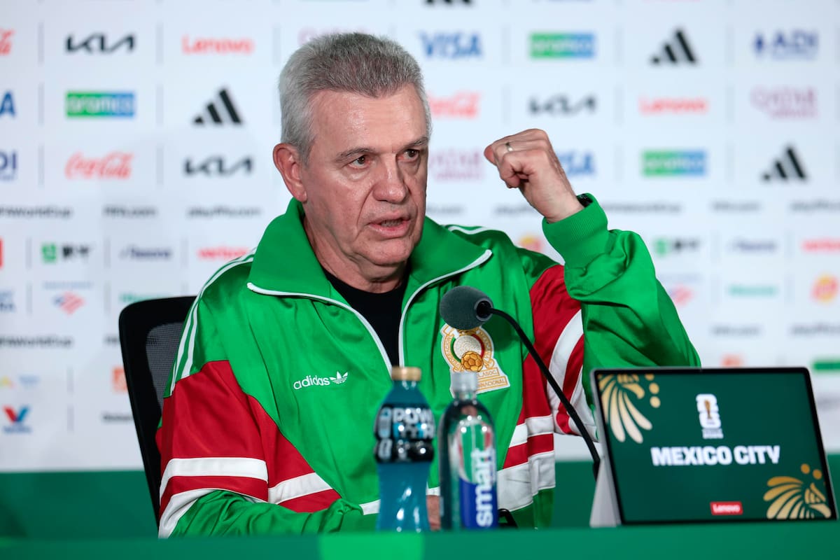El seleccionador de México Javier Aguirre habla en una rueda de prensa este sábado, en Ciudad de México (México). | Crédito: EFE/ José Méndez