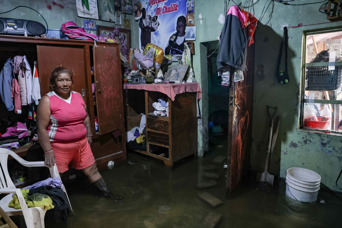EUM20240818SOC21.jpg
CHALCO, Méx., Floods/Inundaciones/Edomex.- Inundación en calles de la colonia San Miguel Jacalones, cercana a Culturas de México, en el municipio de Chalco, Estado de México. Domingo 18 de agosto de 2024. Foto: Agencia EL UNIVERSAL/Hugo Salvador/RDB.