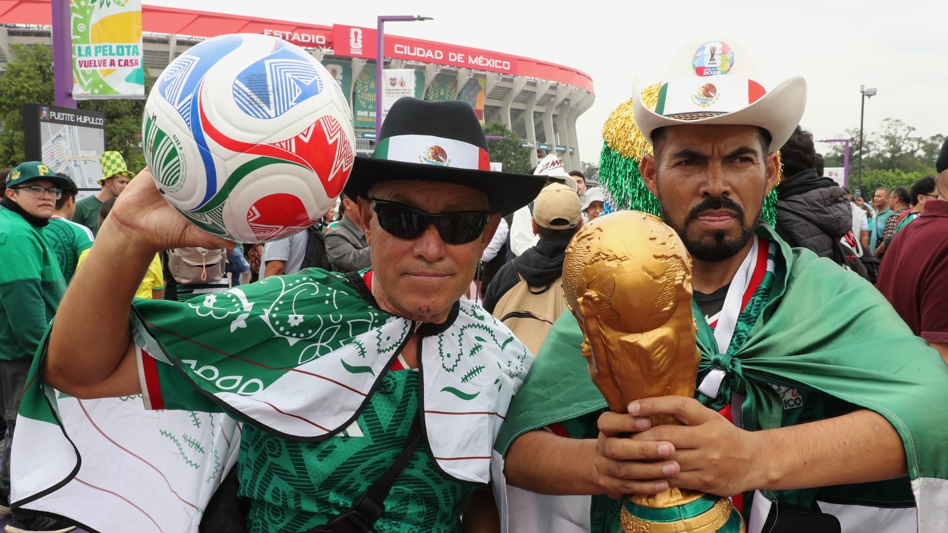 Comercios que promocionen FIFA o transmitan partidos sin derechos podrían enfrentar multas millonarias según nueva legislación de propiedad intelectual. (EFE)