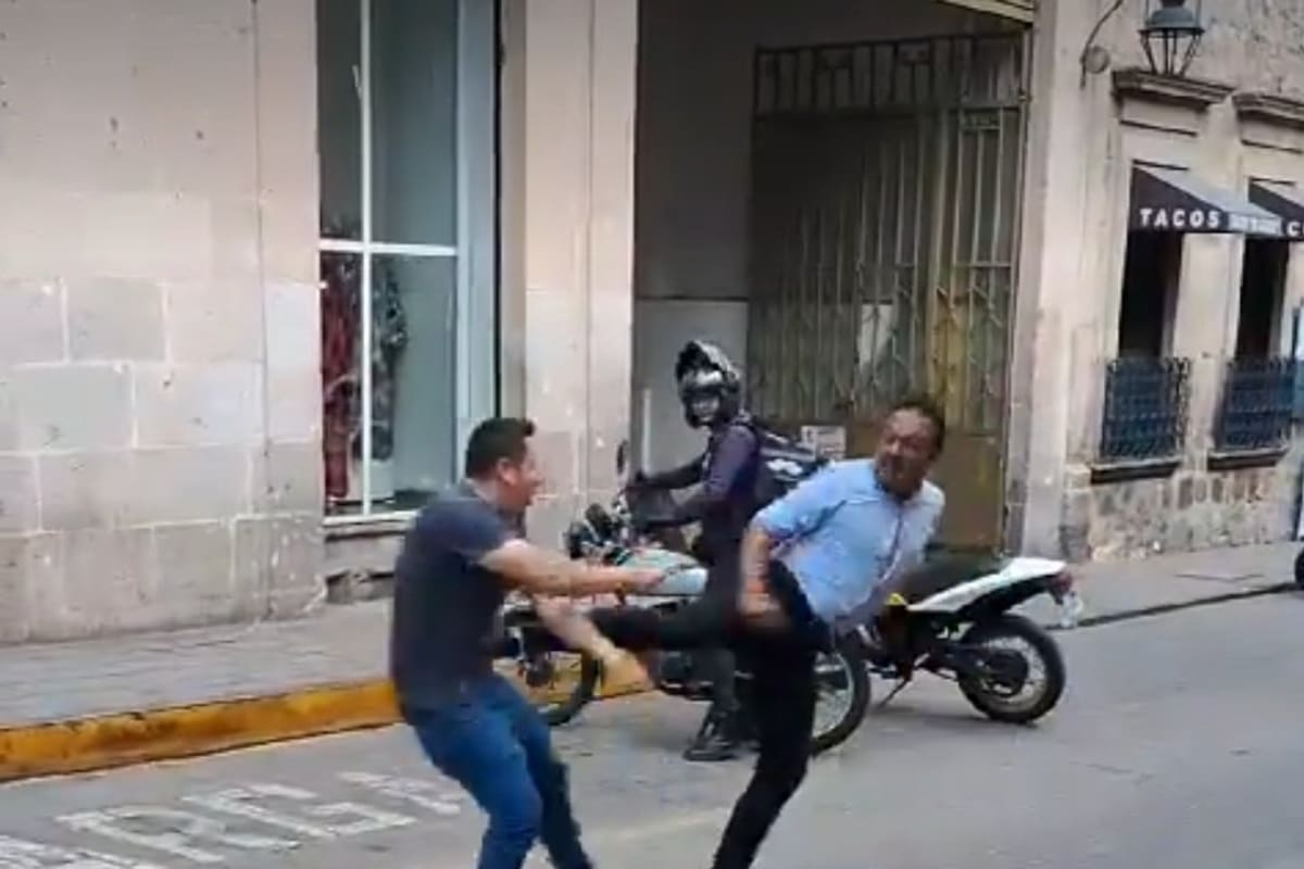 Épica pelea en las calles de Morelia se viraliza