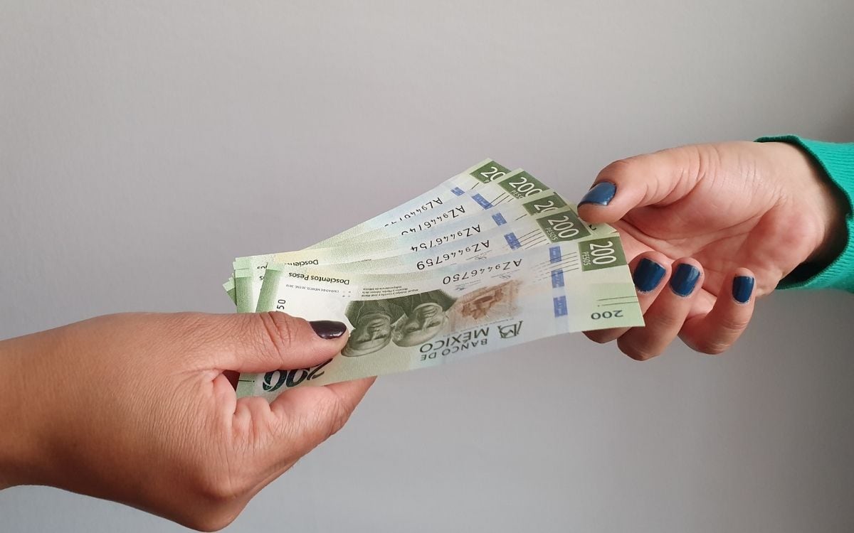 En México, el pago en efectivo sigue siendo lo más normal. | Crédito: Canva