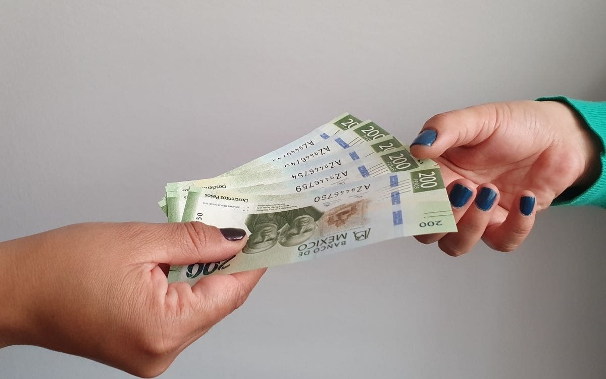 En México, el pago en efectivo sigue siendo lo más normal. | Crédito: Canva
