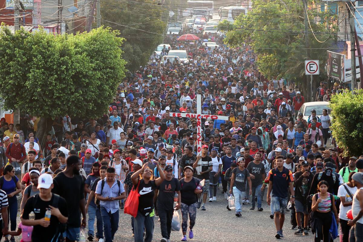 Caravana de más de 200 migrantes se desplaza hacia Tapachula, Chiapas