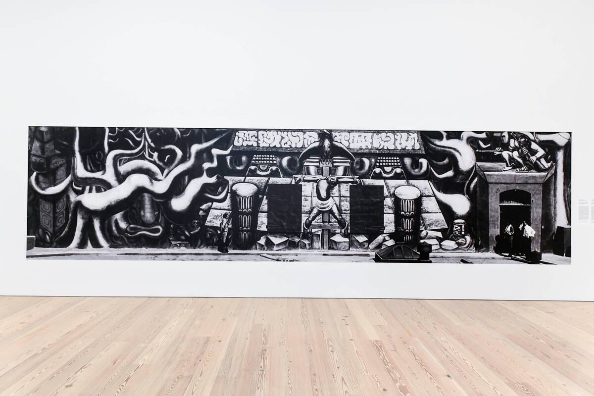 Esta imagen proporcionada por el museo Whitney de Nueva York muestra la obra "América tropical" del artista mexicano David Alfaro Siqueiros. La fotografía del mural que el mexicano hizo en Los Angeles forma parte de la exposición "Vida americana", que abre al público el lunes 17 de febrero del 2020. (Whitney Museum via AP)