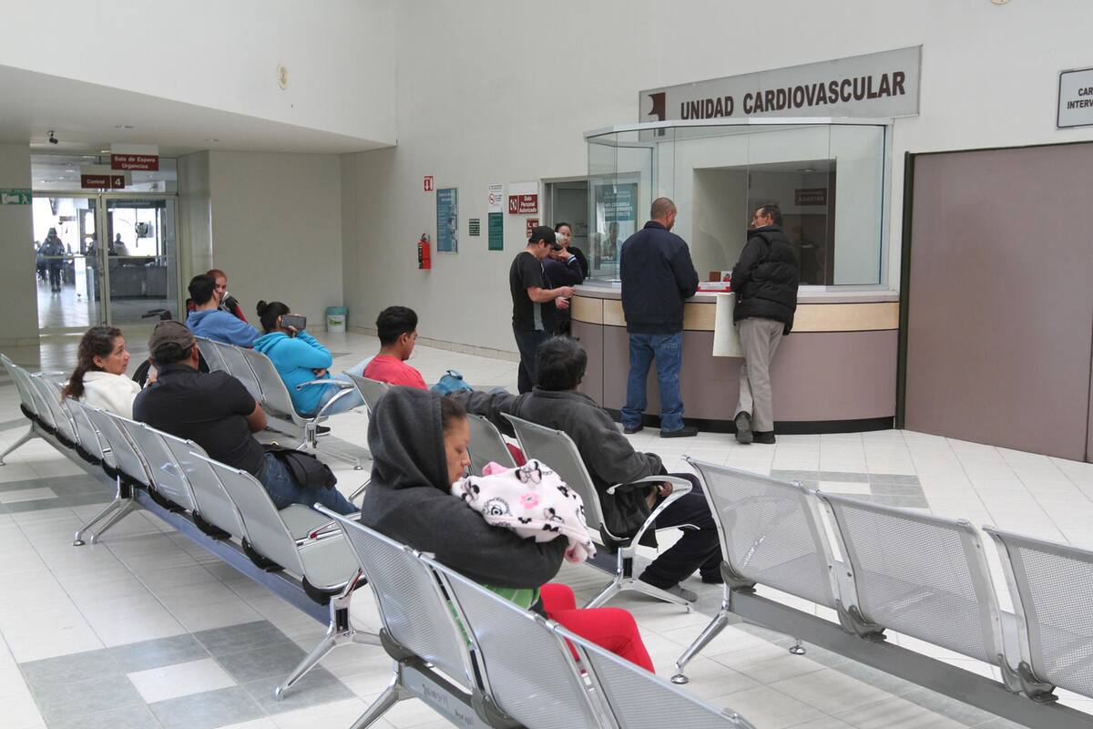 Analiza IMSS contratación de más médicos