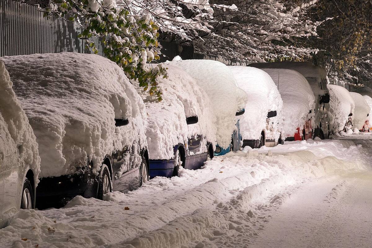 Anciana sobrevive en EU encerrada cuatro días en su vehículo por la nieve