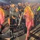 Internautas critican a Shakira por no auxiliar a camarógrafo que se cayó durante su concierto